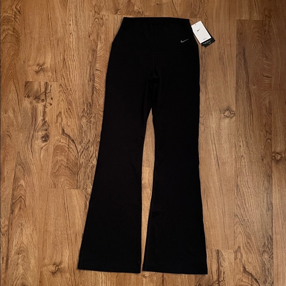 NWT Nike Zenvy High-Rise Flared Leggings - Picture 4 of 11